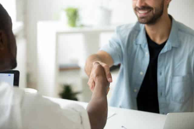 Como melhorar a experiência do cliente? Conheça passos simples